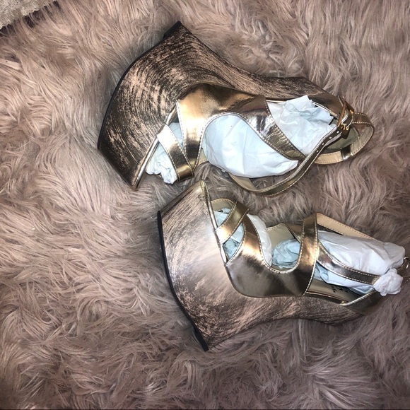 Wedge - Picture 4 of 5